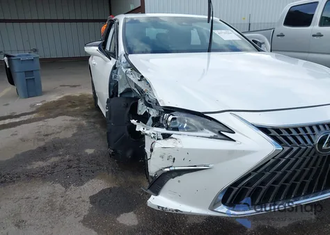 2025 Lexus Es 300H z USA, uszkodzony, nr VIN 58ADA1C15SU077388